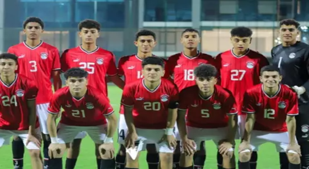 الزي الأبيض أمام تنزانيا في نصف النهائي