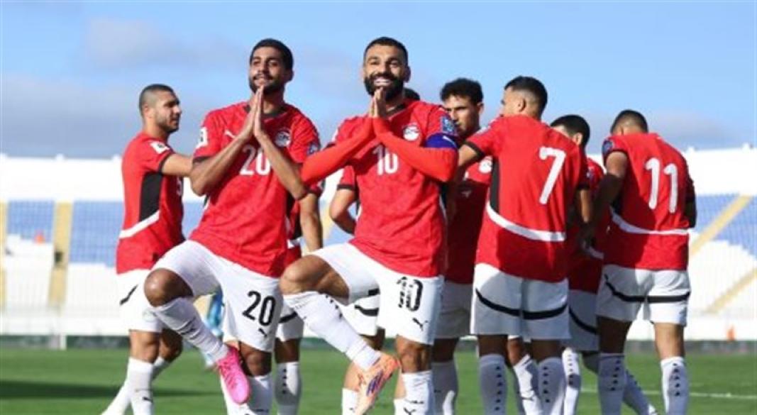 رجال الظل يخطفون النجومية الصامتة في افتتاح المونديال
